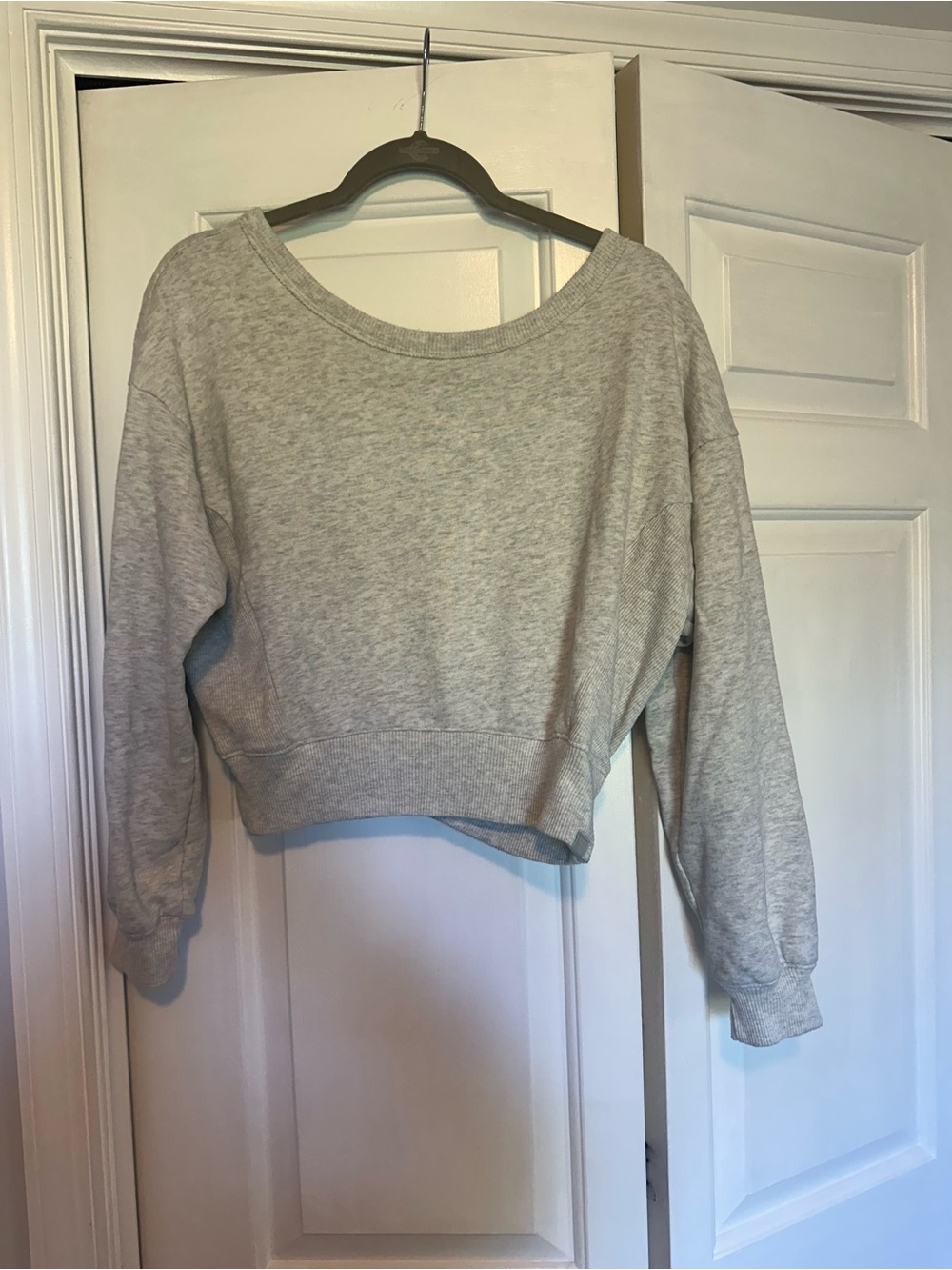 Gilly Hicks Women's Open Back Cropped Crewneck Sweater - Light Heather Gray
